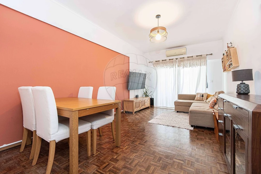 Apartamento T2 para Venda em São Domingos de Rana Foto 1