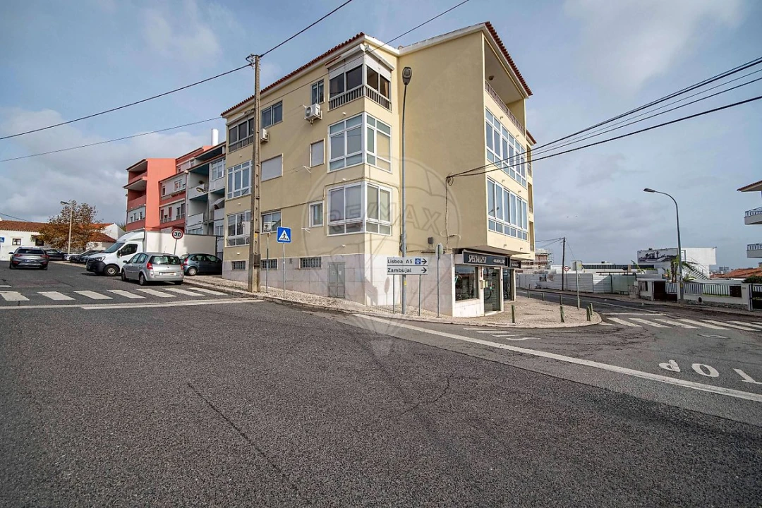 Apartamento T2 para Venda em São Domingos de Rana Foto 16