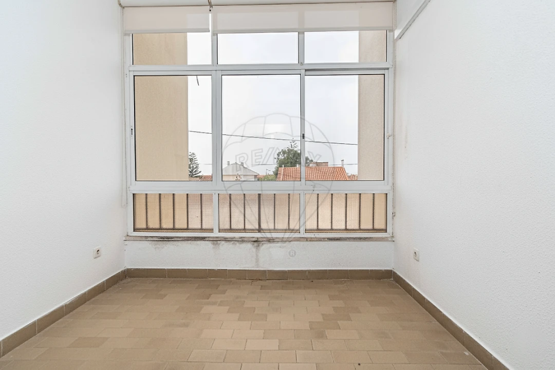 Apartamento T2 para Venda em São Domingos de Rana Foto 26