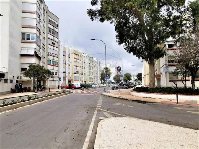 Apartamento T3 para Venda em Algés, Linda-A-Velha e Cruz Quebrada-Dafundo Foto 2