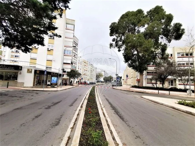 Apartamento T3 para Venda em Algés, Linda-A-Velha e Cruz Quebrada-Dafundo Foto 4