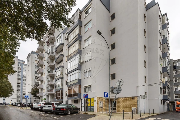 Apartamento T1 para Venda em Águas Livres Foto 2