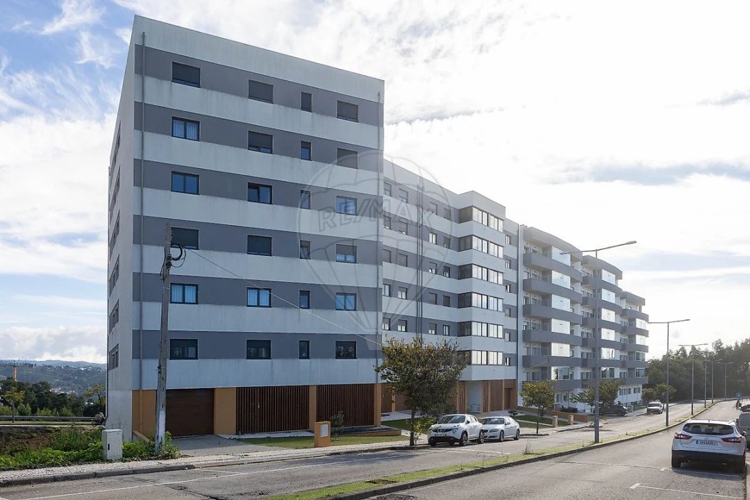 Apartamento T3 para Venda em O. Azeméis, Riba-Ul, Ul, Macinhata Seixa, Madail Foto 2