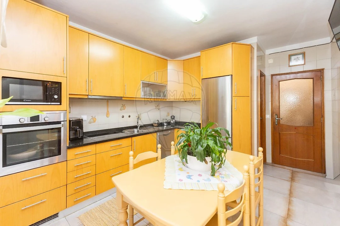 Apartamento T2 para Venda em Castêlo da Maia Foto 11