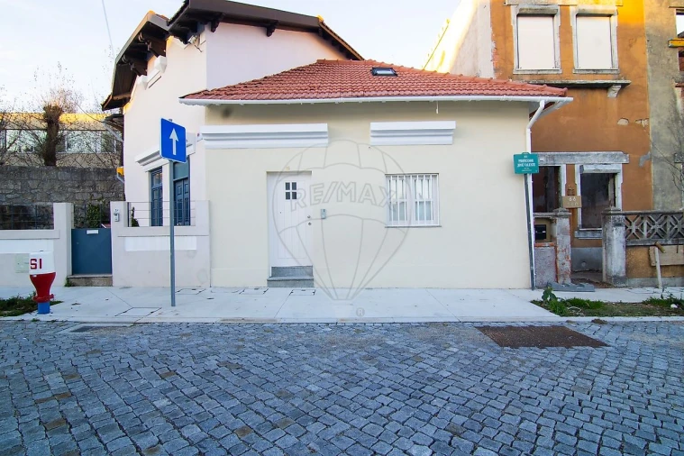 Moradia T2 para Venda em Lordelo do Ouro e Massarelos Foto 1