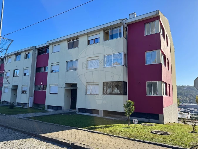 Apartamento T2 para Arrendamento em Penafiel Foto 1