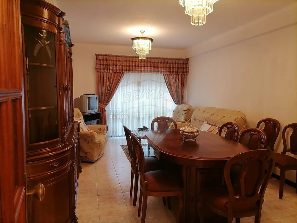 Apartamento T3 para Arrendamento em São Pedro Foto 2