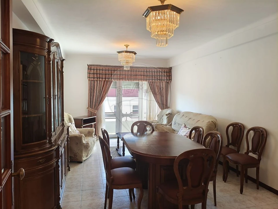 Apartamento T3 para Arrendamento em São Pedro Foto 2