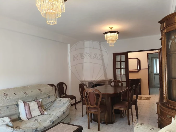 Apartamento T3 para Arrendamento em São Pedro Foto 1