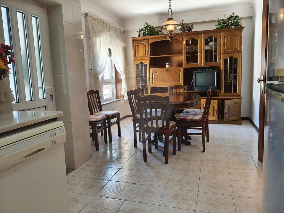 Apartamento T3 para Arrendamento em São Pedro Foto 4