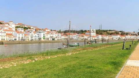 Apartamento T1 para Venda em Santa Maria do Castelo e Santiago e Santa Susana