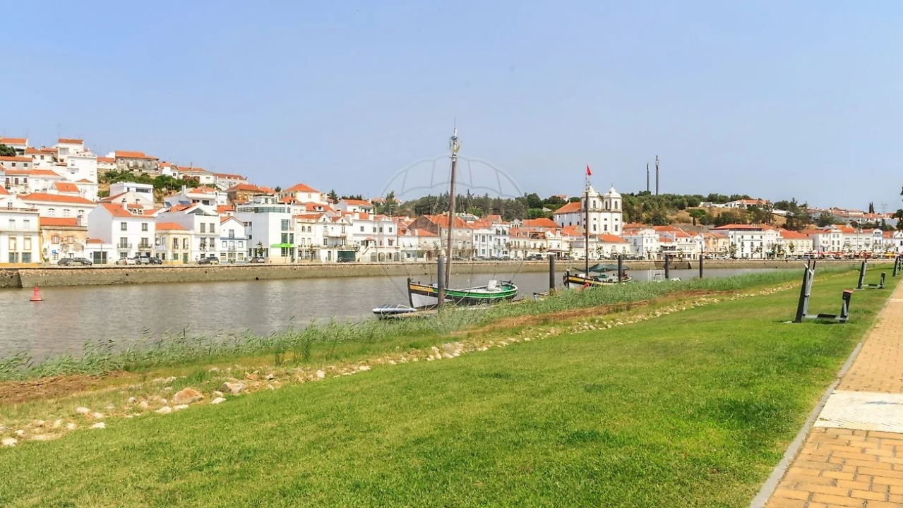 Apartamento T2 para Venda em Santa Maria do Castelo e Santiago e Santa Susana Foto 24