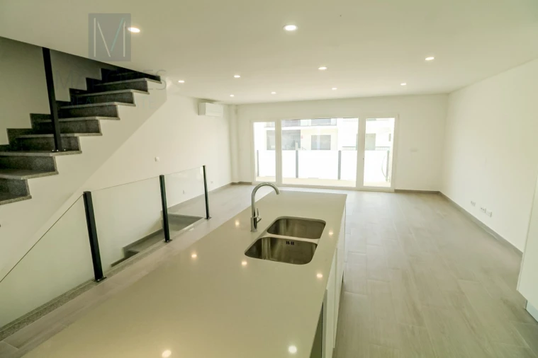 Moradia T4 para Venda em Corroios Foto 1