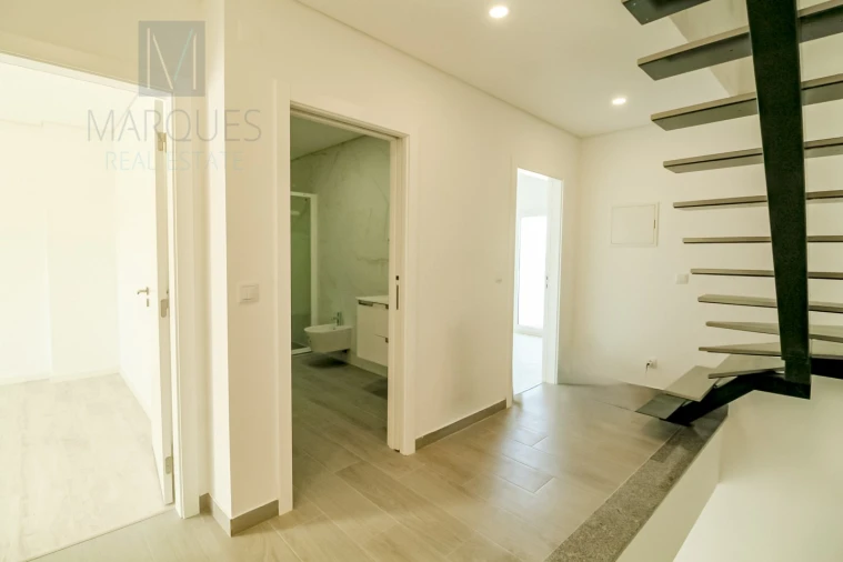 Moradia T4 para Venda em Corroios Foto 5