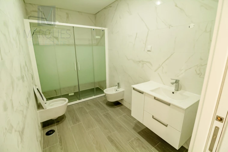 Moradia T4 para Venda em Corroios Foto 6