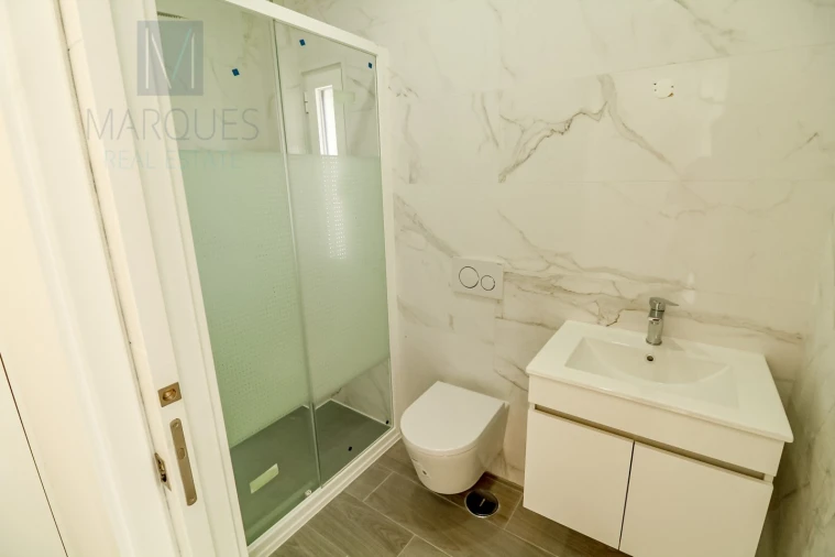 Moradia T4 para Venda em Corroios Foto 13