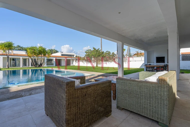 Moradia T5 para Venda em Charneca de Caparica e Sobreda Foto 9