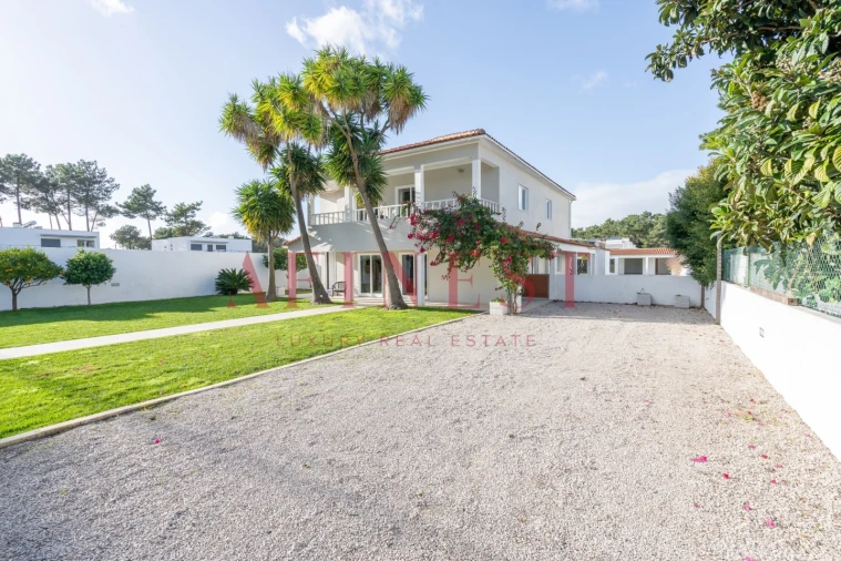 Moradia T5 para Venda em Charneca de Caparica e Sobreda Foto 13