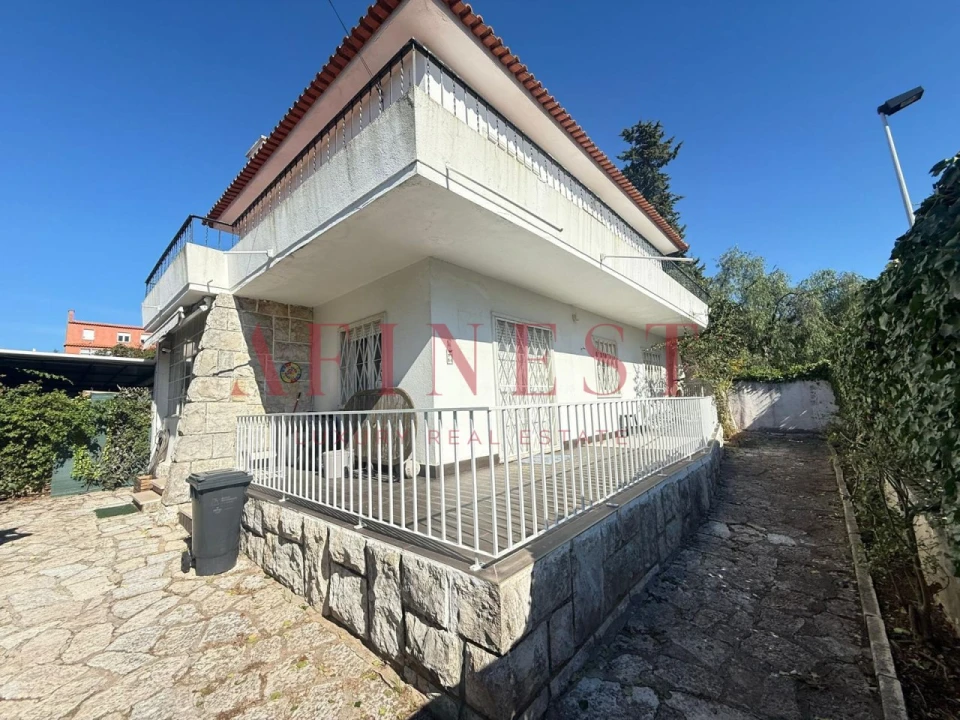 Moradia T4 para Venda em Algés, Linda-A-Velha e Cruz Quebrada-Dafundo Foto 1