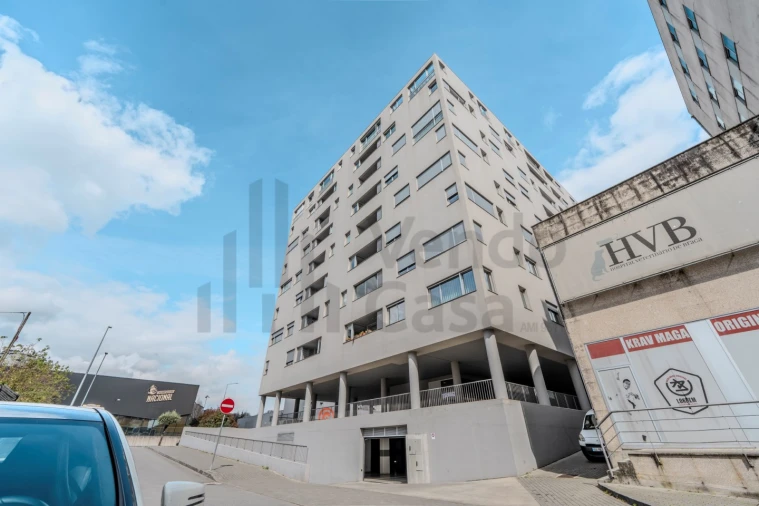 Apartamento T3 para Arrendamento em Braga (Maximinos, Sé e Cividade) Foto 1