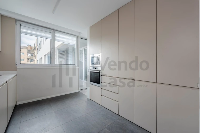 Apartamento T3 para Arrendamento em Braga (Maximinos, Sé e Cividade) Foto 12