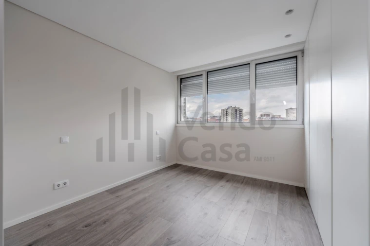 Apartamento T3 para Arrendamento em Braga (Maximinos, Sé e Cividade) Foto 23