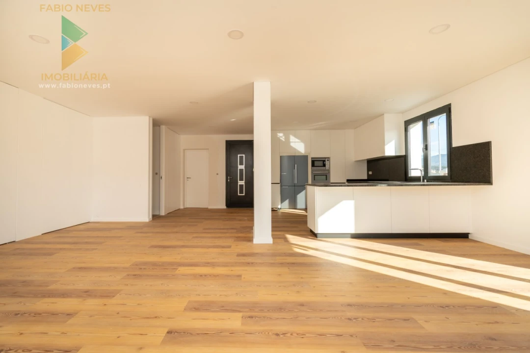 Moradia T3 para Venda em Aguiã Foto 4