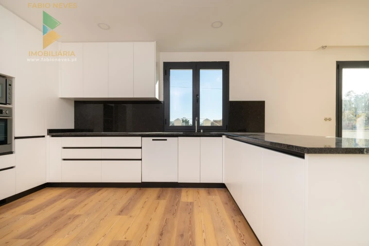 Moradia T3 para Venda em Aguiã Foto 5