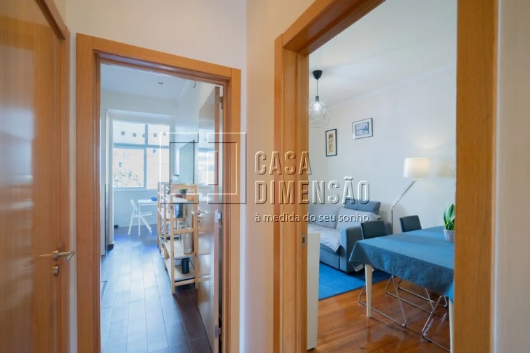 Apartamento T2 para Venda em Benfica Foto 3