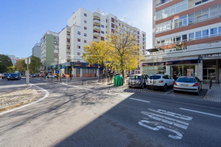 Apartamento T2 para Venda em Benfica Foto 79