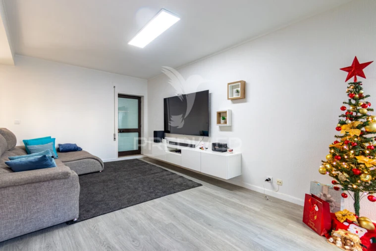 Apartamento T3 para Venda em Arcozelo Foto 2