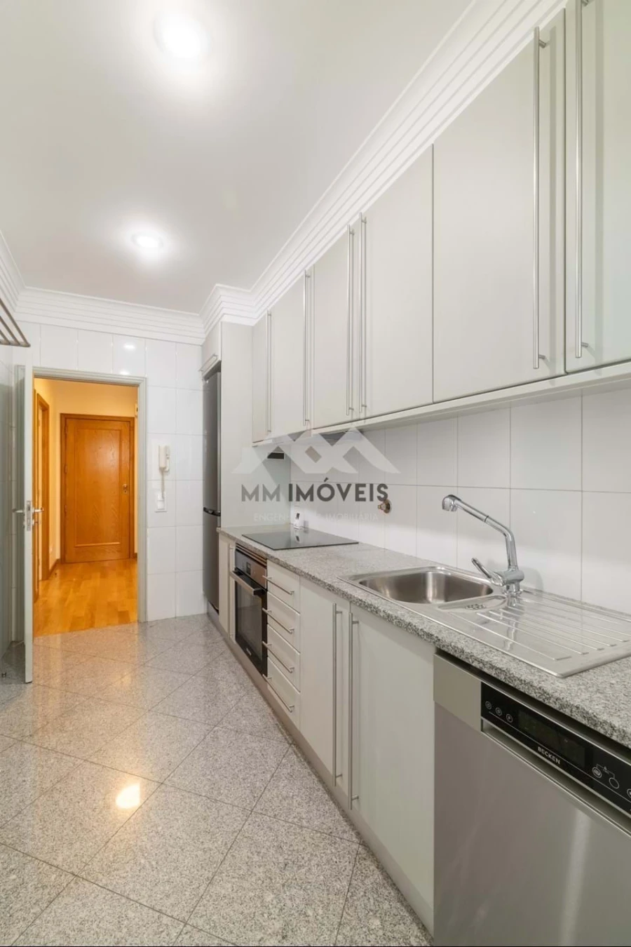 Apartamento T1 para Arrendamento em Lordelo do Ouro e Massarelos Foto 18