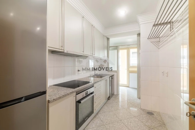 Apartamento T1 para Arrendamento em Lordelo do Ouro e Massarelos Foto 13