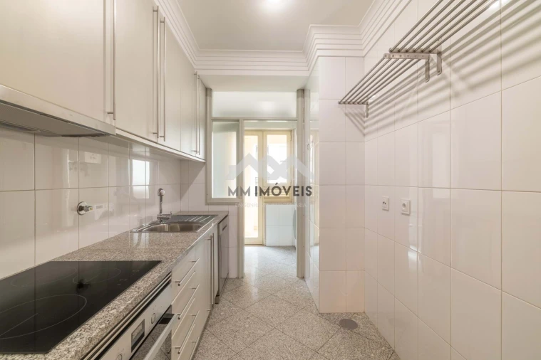 Apartamento T1 para Arrendamento em Lordelo do Ouro e Massarelos Foto 15