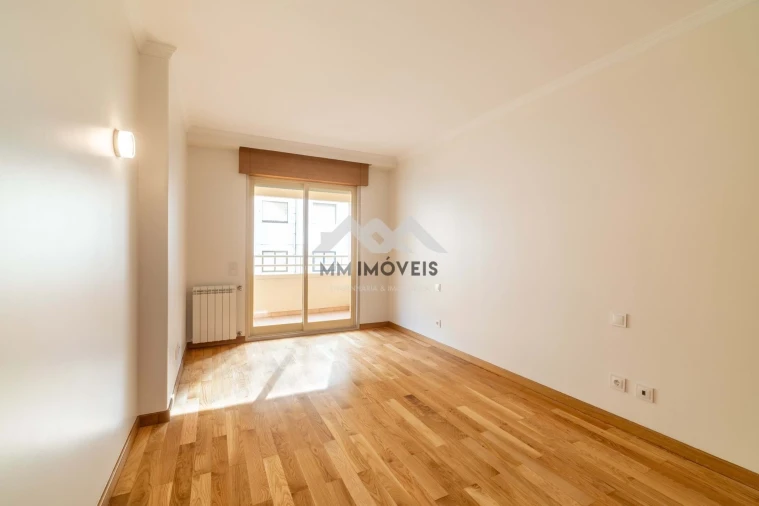 Apartamento T1 para Arrendamento em Lordelo do Ouro e Massarelos Foto 22