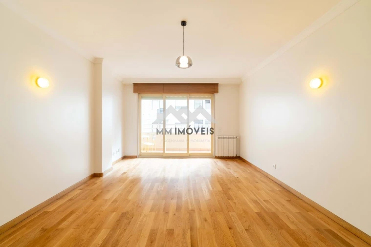 Apartamento T1 para Arrendamento em Lordelo do Ouro e Massarelos Foto 2