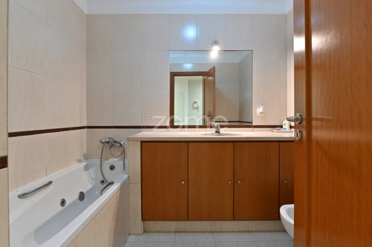 Apartamento T2 para Arrendamento em São Domingos de Rana Foto 8