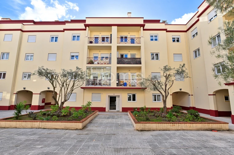 Apartamento T2 para Arrendamento em São Domingos de Rana Foto 17