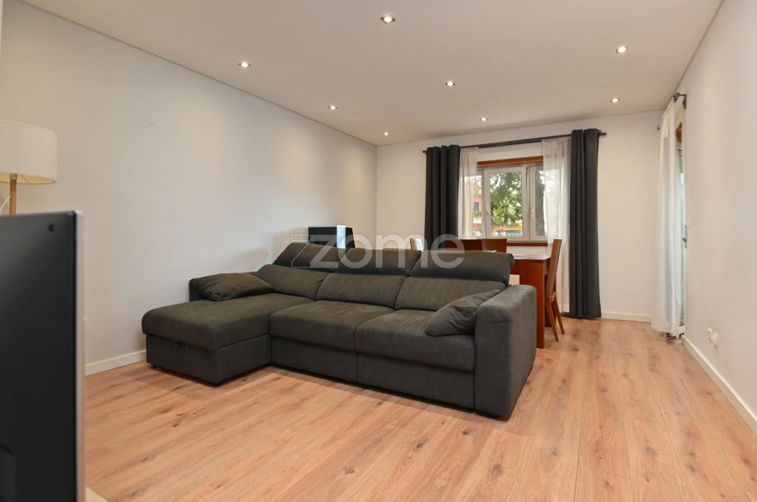 Apartamento T2 para Arrendamento em São Domingos de Rana Foto 4