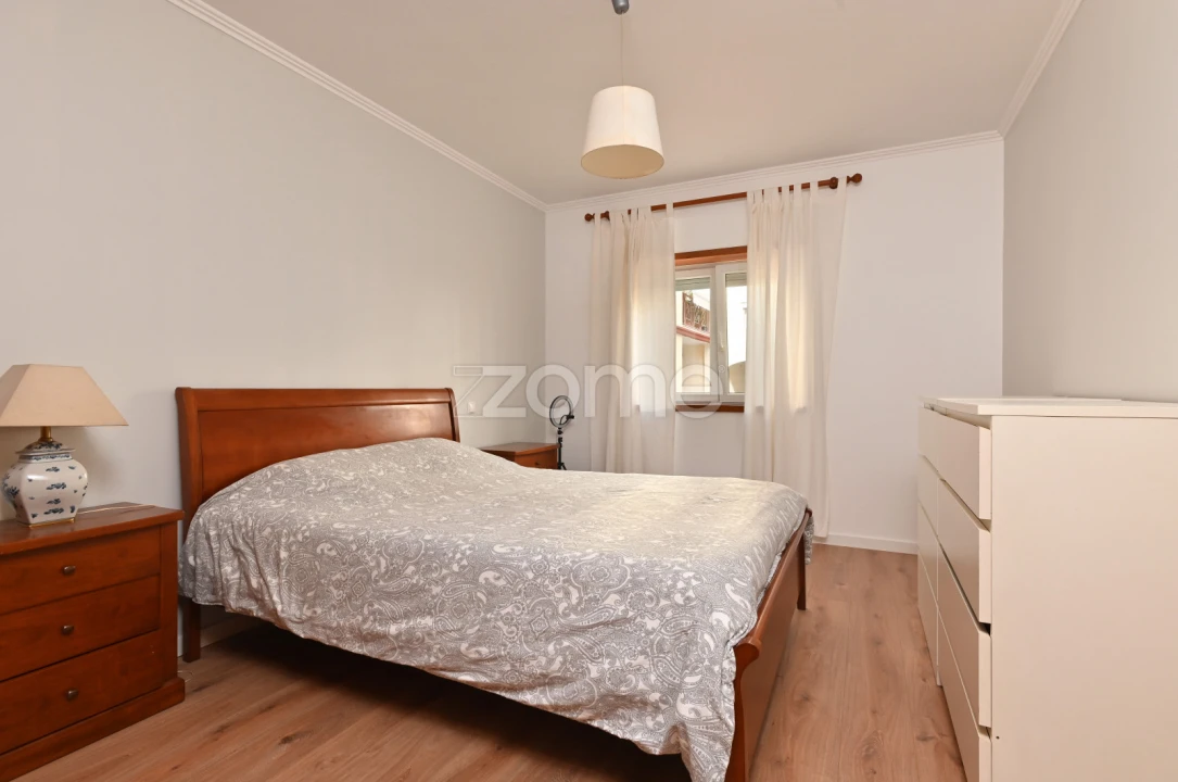 Apartamento T2 para Arrendamento em São Domingos de Rana Foto 12