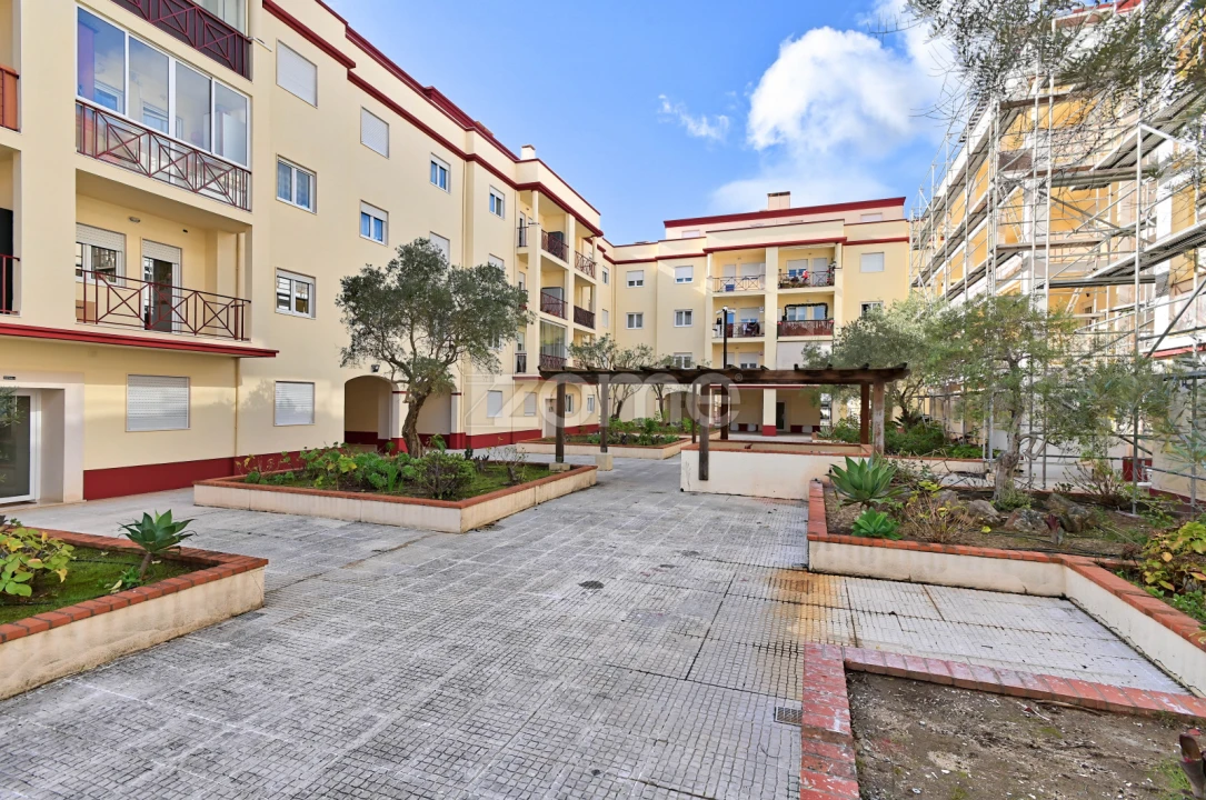 Apartamento T2 para Arrendamento em São Domingos de Rana Foto 15