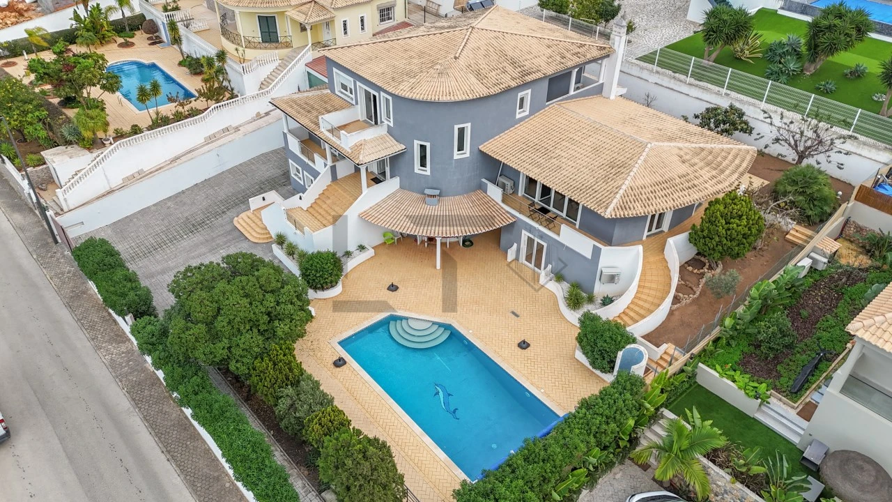 Moradia T5 para Venda em Ferragudo Foto 1