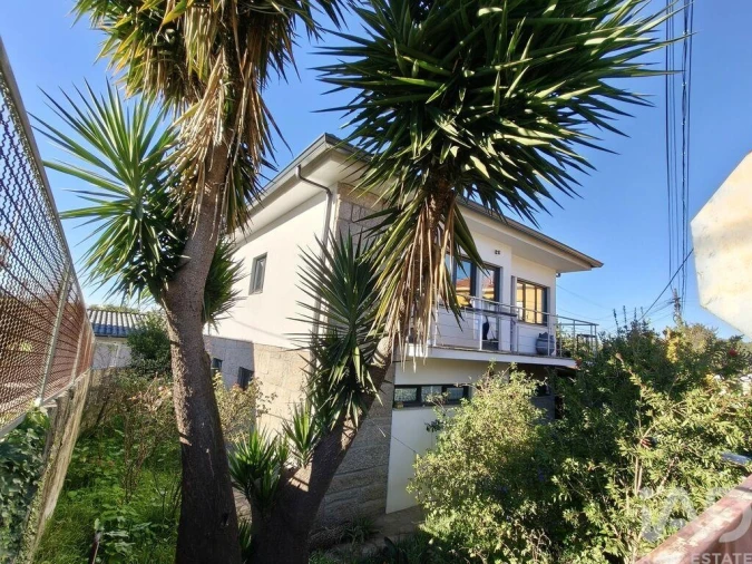 Moradia T3 para Venda em Milheiros Foto 2