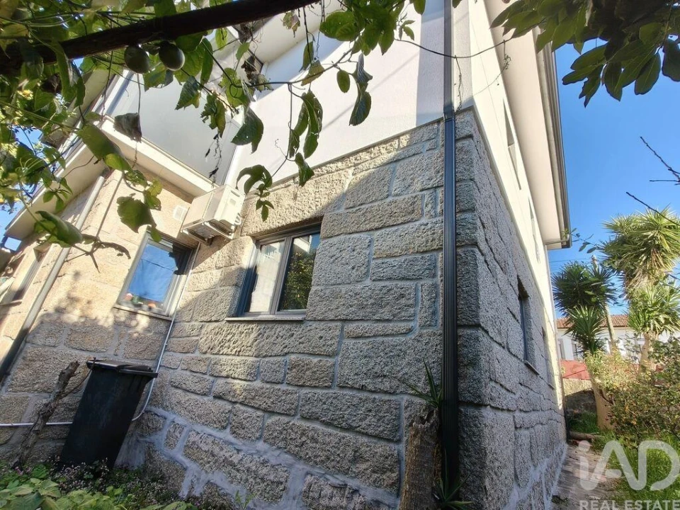 Moradia T3 para Venda em Milheiros Foto 4