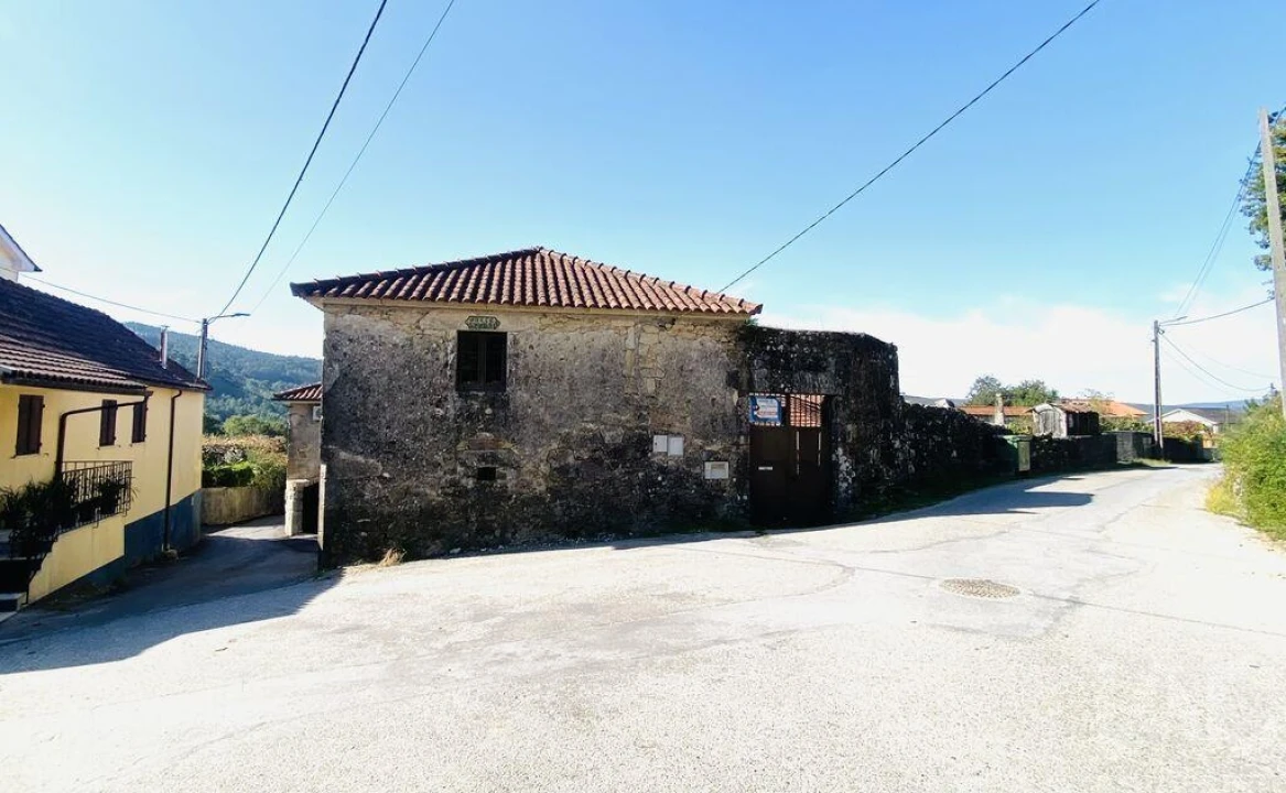 Moradia T1 para Venda em Romarigães Foto 2