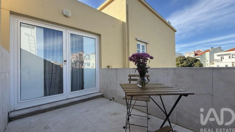 Apartamento T2 para Arrendamento em Campo de Ourique Foto 7