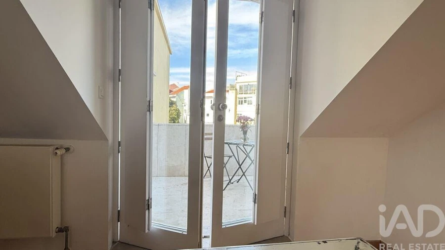 Apartamento T2 para Arrendamento em Campo de Ourique Foto 6