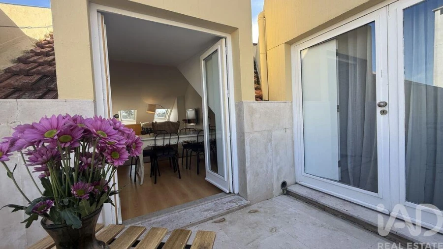 Apartamento T2 para Arrendamento em Campo de Ourique Foto 3