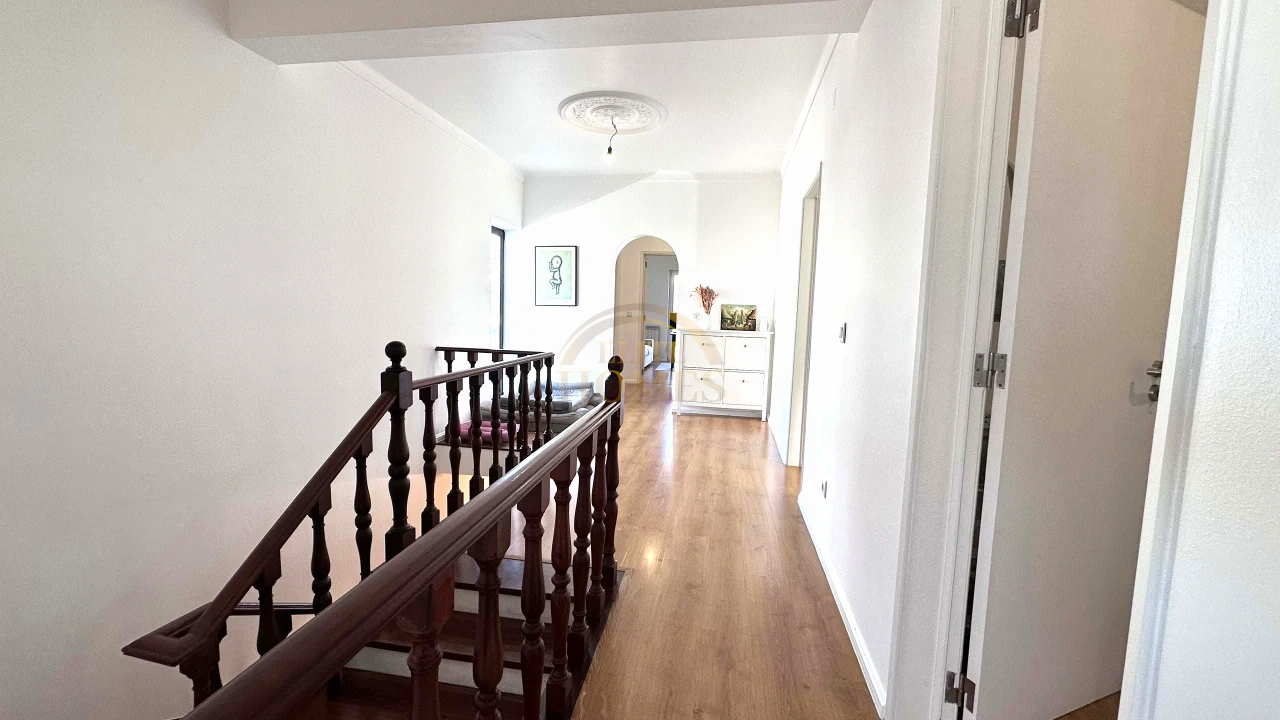 Moradia T4 para Venda em Porto Salvo Foto 13