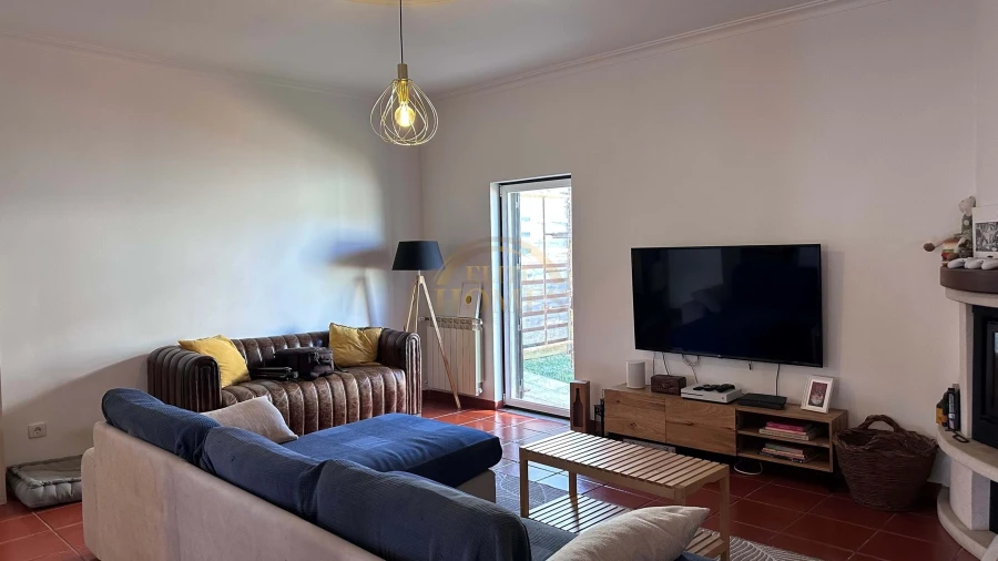 Moradia T4 para Venda em Porto Salvo Foto 3